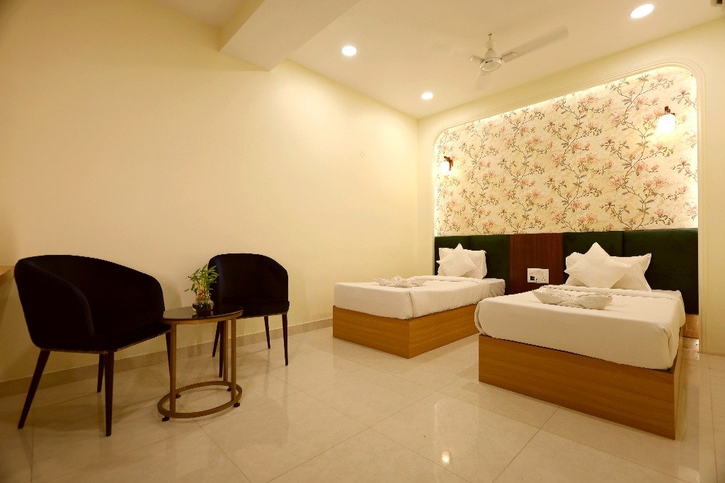 Standard Twin Beds Room